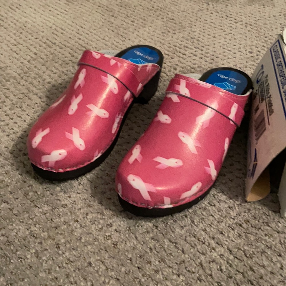 Pink ribbon Clogs by Torostoffeln